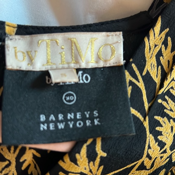 TiMo/Barney’s New York S. short sleeved floral Swing dress. - Picture 2 of 5